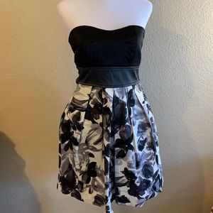 Ruby Rox black, white and purple junior strapless dress. 5